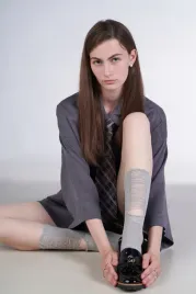 wysokie-skarpetki-z-przetarciami-w-stylu-grunge-damskie-skarpety-bawelniane