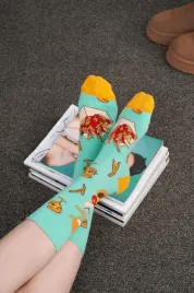 wysokie-skarpetki-z-nadrukiem-za-kostke-damskie