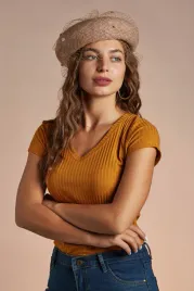 beret-welniany-z-woalka-szyk-i-klasa-w-stylu-francuskim-retro