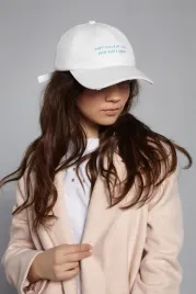 czapka-z-daszkiem-bejsbolowka-z-haftem-damska