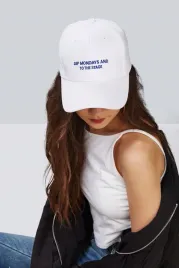 czapka-z-daszkiem-bejsbolowka-z-haftem-damska