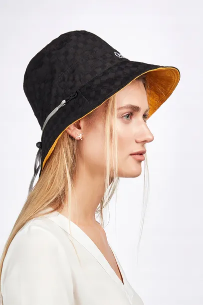 dwustronny-kapelusz-bucket-hat-cechy-dodatkowe-brak