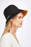 dwustronny-kapelusz-bucket-hat-cechy-dodatkowe-brak