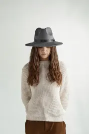 kapelusz-damski-fedora-ciemnoszary-elegancja-i-minimalizm
