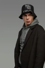 kapelusz-typu-bucket-hat-z-napisem