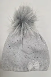 dziewczeca-czapka-z-cekinami-i-pomponem-popielata