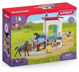 zagroda-dla-koni-z-klacza-i-zrebakiem-horse-club