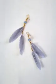 kolczyki-piora-wiszace-boho-popielate-uni