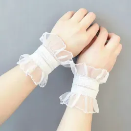 biale-falbankowe-mankiety-na-nadgarstki-tiul-organza-elegancka-ozdoba-dloni