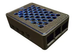 obudowa-raspberry-pi-4-b-etui-druk-3d-czarny-z-niebieskim-kratkiem