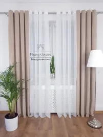 zaslona-welurowa-bezowa-na-przelotkach-zaslona-gotowa-welur-salon-gladki
