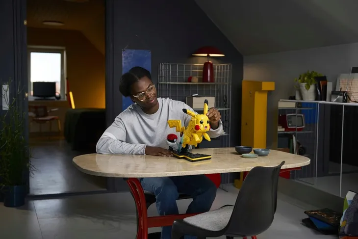 lego-pikachu-i-pokeball