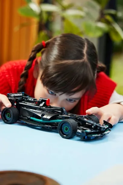 lego-technic-mercedes-amg-f1-w14-e-performance-pull-back