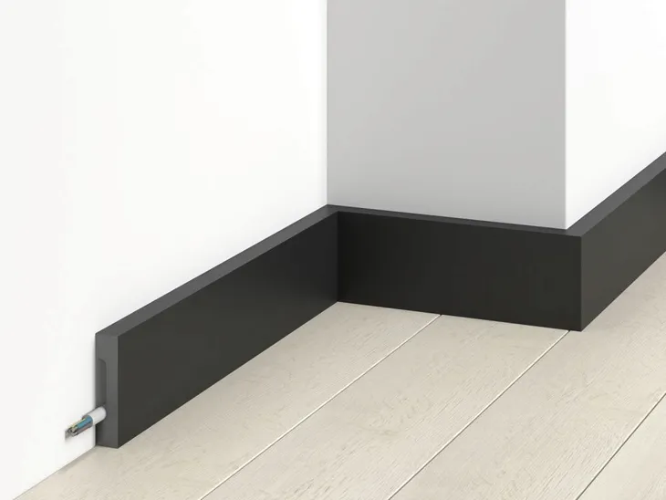 listwa-scienna-podlogowa-mardom-decor-czarna-7cm-md359b