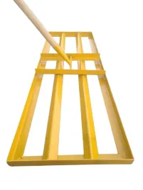 niwelator-terenu-reczny-90x30-do-rownania-terenu-trawnika-kretowisk-trzonek