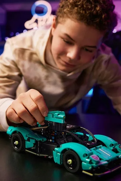lego-technic-aston-martin-valkyrie