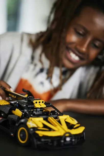 lego-technic-bolid-bugatti