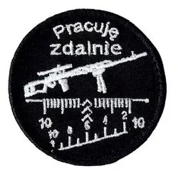 pracuje-zdalnie-czarna-naszywka-6cm-rzep