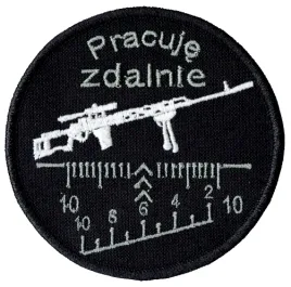 pracuje-zdalnie-czarna-naszywka-na-rzep