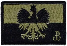 polska-flaga-z-godlem-znak-pw-kolory-maskujace-naszywka-rzep
