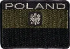 flaga-polski-z-napisem-poland-i-godlem-naszywka-w-kolorach-maskujacych-rzep