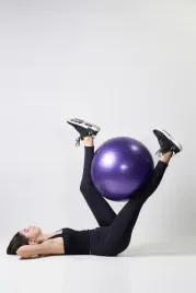 pilka-gimnastyczna-do-fitnessu-i-jogi-z-pompka