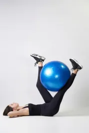 pilka-gimnastyczna-do-fitnessu-i-jogi-z-pompka