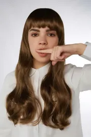 peruka-bursztynowa-wlosy-dlugie-krecone-z-grzywka