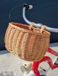 wiklinowy-koszyk-na-rower-dla-dzieci-naturalny-na-paski-dumpy