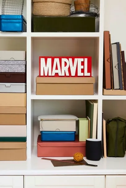 lego-logo-marvel-z-minifigurkami