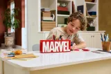 lego-logo-marvel-z-minifigurkami