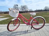 wiklinowy-koszyk-na-rower-bialy-na-paski-dumpy-duzy-z-pomponami-stan-nowy