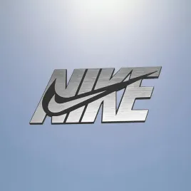 greatergreatergreater-nike-35x16mm-srebrny-emblemat-naklejka-logo-znaczek-nalepka-tabliczka