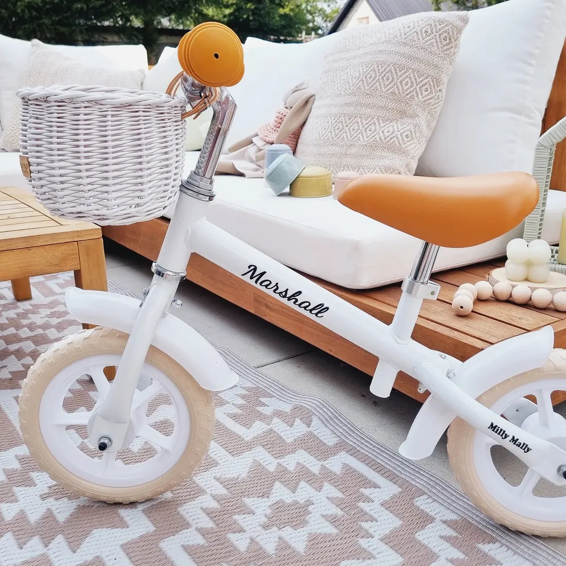 wiklinowy-koszyk-na-rower-biegowy-bialy-na-paski-dumpy-mini-stan-nowy