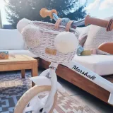 wiklinowy-koszyk-na-rower-biegowy-bialy-na-paski-dumpy-mini-z-pomponami-przeznaczenie-brak-informacji