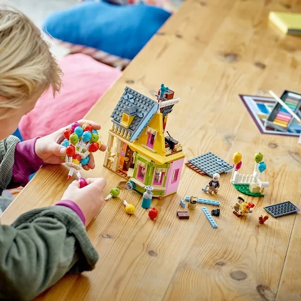 lego-disney-dom-z-bajki-odlot