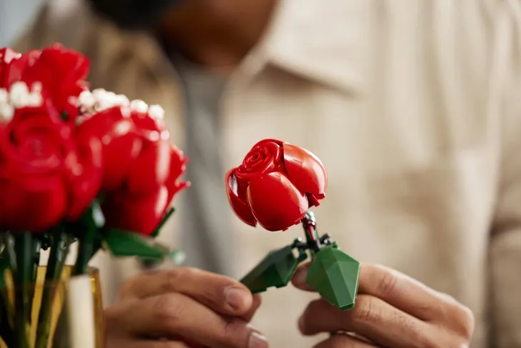 lego-botanicals-bukiet-roz
