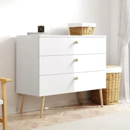 komoda-boho-z-szufladami-na-wysokich-drewnianych-nogach-cichy-domyk-bia