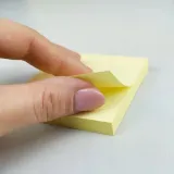 notes-samoprzylepny-51x38mm-zolty-d-rect-rodzaj-karteczki-samoprzylepne