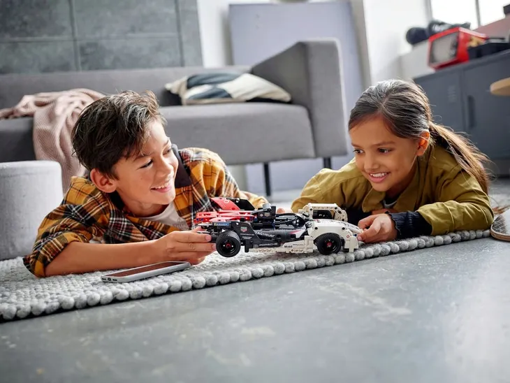 lego-technic-formula-er-porsche-99x-electric