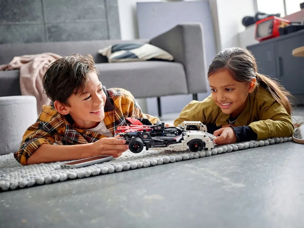 lego-technic-formula-er-porsche-99x-electric