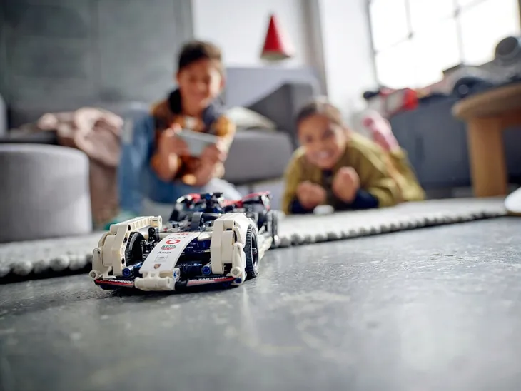lego-technic-formula-er-porsche-99x-electric