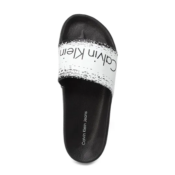 4023661-marka-calvin-klein
