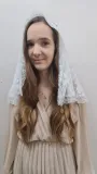 tradycyjna-katolicka-mantylka-biala-wzor-dominujacy-kwiaty