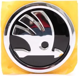 emblemat-klapy-bagaznika-skoda-kodiaq-i-2019-2023-czarny-oryginal