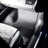 dywaniki-samochodowe-suzuki-jimny-98-informacje-dodatkowe-bezzapachowe-korytkowe