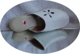 skorzane-biale-klapki-tegosc-h-40-kod-producenta-1027010362
