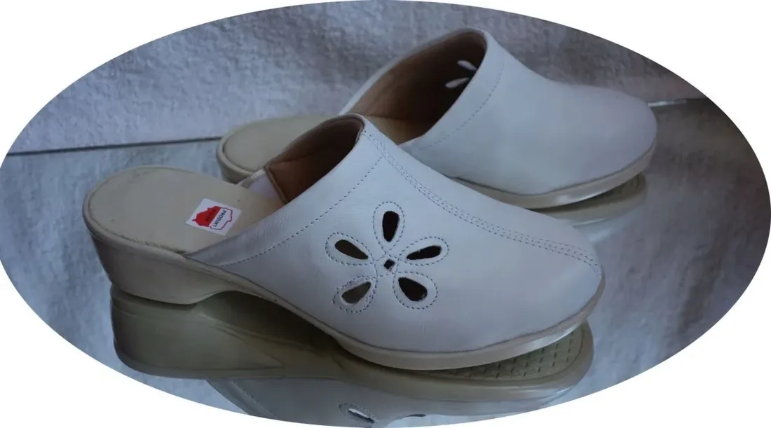 skorzane-biale-klapki-tegosc-h-40-stan-nowy