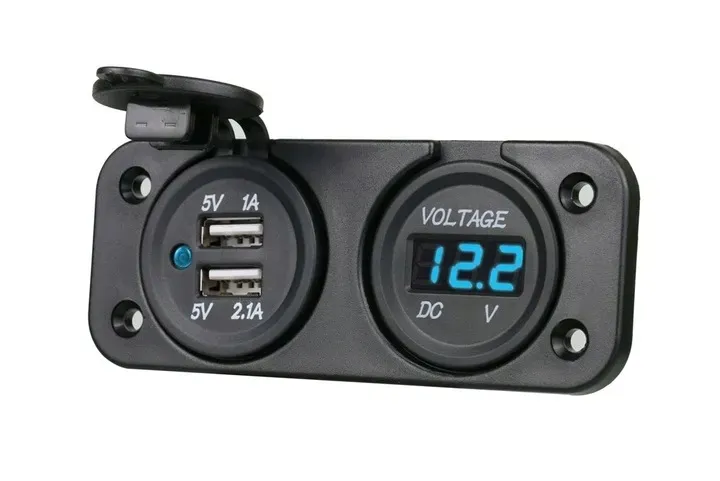 samochod-woltomierz-ladowarka-2x-usb-2a-panel-2w1-stan-nowy