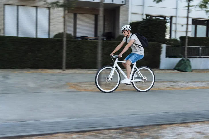 kask-abus-stormchaser-ace-lekki-57-61cm-szary